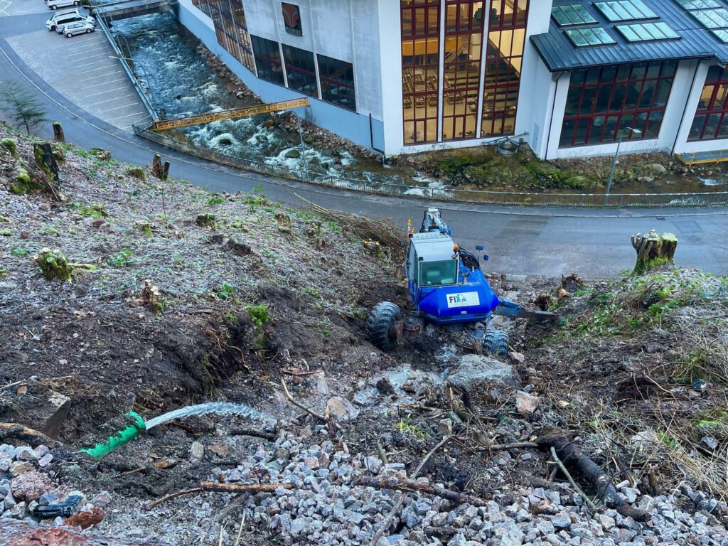Kanalarbeiten im Steilhang